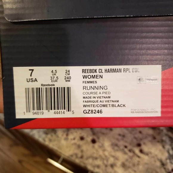 Reebok Classic Wonder Woman Shoe - Picture 10 of 10